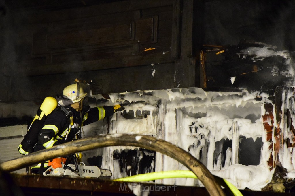 Grossfeuer Einfamilienhaus Siegburg Muehlengrabenstr P0421.JPG - Miklos Laubert